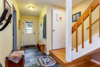 K8 Stonehedge Dr unit K-8, South Burlington, VT 05403 - photo 2