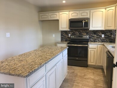 1015 Juniper St, Quakertown, PA 18951 - photo 4