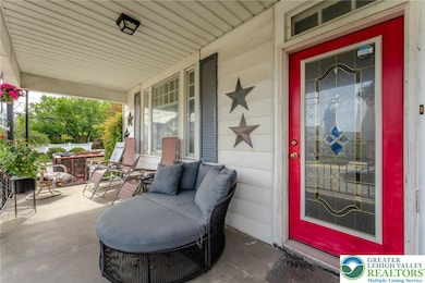 196 S 3rd St, Lehighton, PA 18235 - photo 2