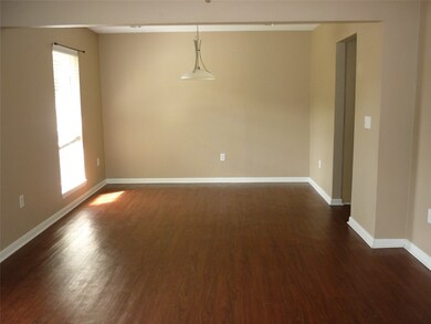 705 Briargrove Dr, Alvin, TX 77511 - photo 3