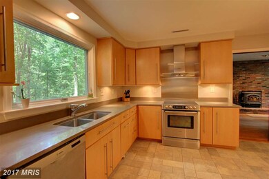 8544 Pineway Ct, Laurel, MD 20723 - photo 7