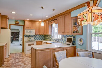 33 Winthrop Dr, Holmdel, NJ 07733 - photo 6