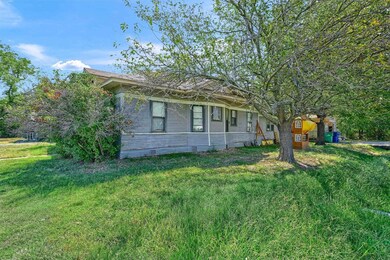 512 W Walnut St, Celina, TX 75009 - photo 4