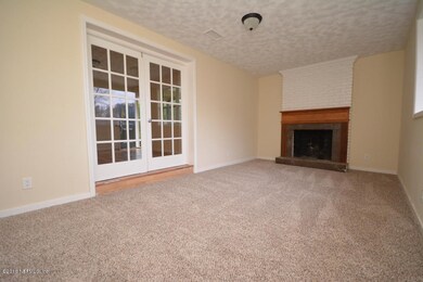 6736 Peter Rabbit Dr N, Jacksonville, FL 32210 - photo 4