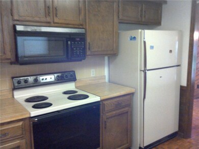 Kithen - Stove/Refrigerator