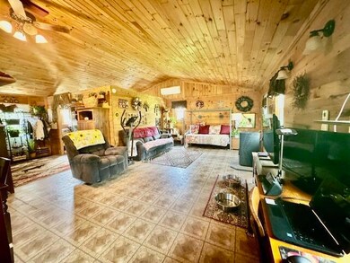 #4- Livingroom with high ceiling