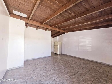 Living room & Dining area