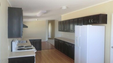 OPEN EAT IN KITCHEN