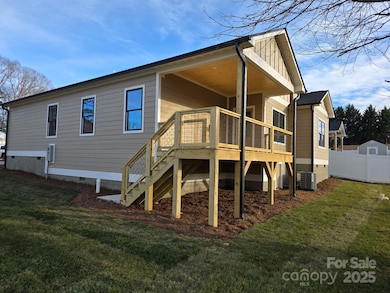 115 Peyton Elaine Rd, Clyde, NC 28721 - photo 2