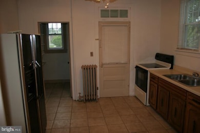 645 S 4th St, Chambersburg, PA 17201 - photo 4