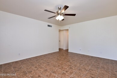 spacious livingroom