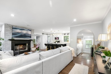 124 W Old Elm Rd, Lake Forest, IL 60045 - photo 5