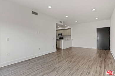 7260 Hawthorn Ave unit 207, Los Angeles, CA 90046 - photo 2