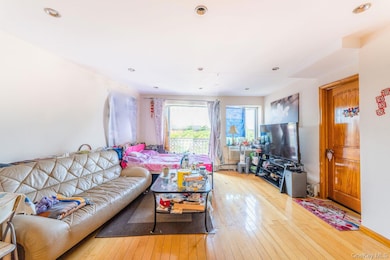 32-26 Union St unit 6C, Flushing, NY 11354 - photo 4