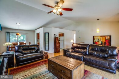 11810 Clarence Dr, Fredericksburg, VA 22407 - photo 6