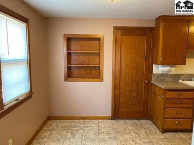 1402 E Euclid St, Mc Pherson, KS 67460 - photo 5