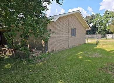213 N Matthews St, Bunkie, LA 71322 - photo 3