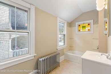 1st floor Bath