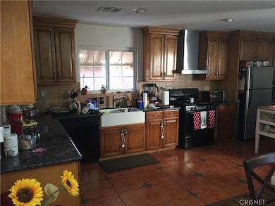 13048 Macneil St, Sylmar, CA 91342 - photo 5