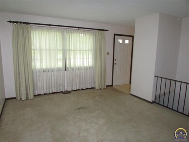 3322 SW Eveningside Dr, Topeka, KS 66614 - photo 2