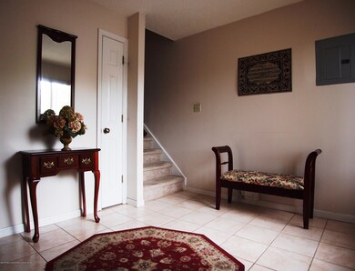 (2)Entry Foyer