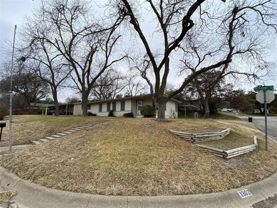 1302 S Lamar St, Weatherford, TX 76086 - photo 2