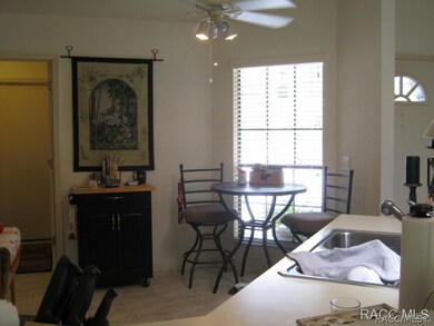 EAT-IN KITCHEN