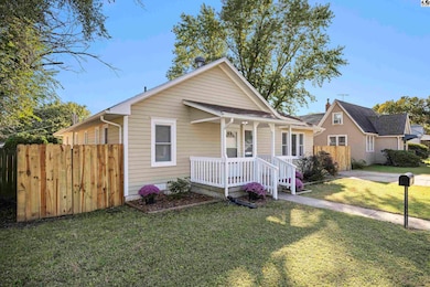 119 SW 6th St, Newton, KS 67114 - photo 2