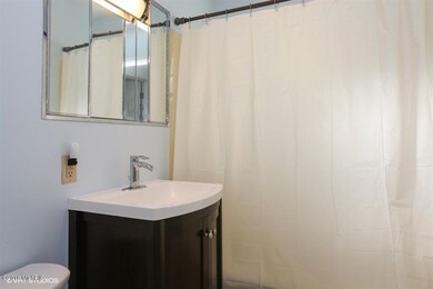 07_120SBarton_8_Bathroom_LowRes