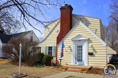 1527 SW Randolph Ave, Topeka, KS 66604 - photo 2