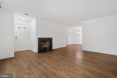 10192A Ashbrooke Ct unit 113, Oakton, VA 22124 - photo 4