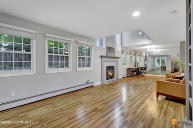 Living Room/Dining Area