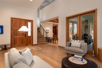 foyer 61648 Cedarwood Rd