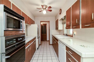 7211 Forest Ct, Windsor Heights, IA 50324 - photo 3