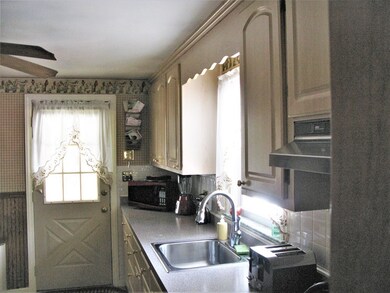 58 Circuit Ave N, Worcester, MA 01603 - photo 7
