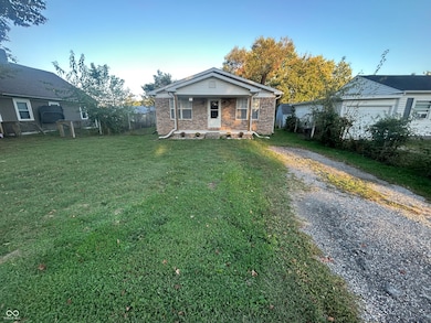 929 S Grant St, Martinsville, IN 46151 - photo 2