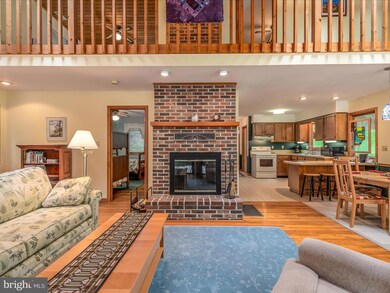 812 Amberwood Ln, Great Cacapon, WV 25422 - photo 2