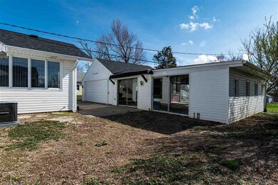 2433 Deborah Dr SW, Cedar Rapids, IA 52404 - photo 7