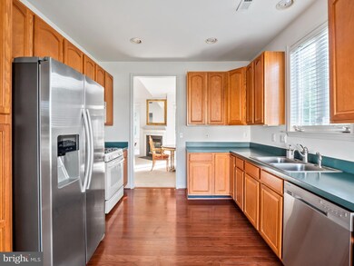 6964 Walnut Hill Dr, Gainesville, VA 20155 - photo 7