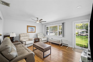 20 Macarthur Blvd, Hauppauge, NY 11788 - photo 3
