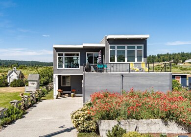 Views from the back are extensive fields and pastures...