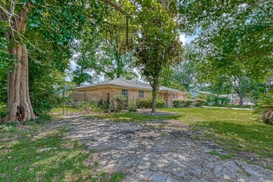 909 Marcolin St, Houston, TX 77088 - photo 4