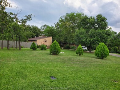 1819 Hondo Dr, College Station, TX 77840 - photo 2