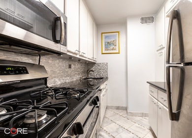 Bryn Mawr Apartments unit 9D, New York, NY 10065 - photo 6