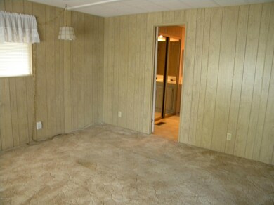 Master Bed toward bath#2