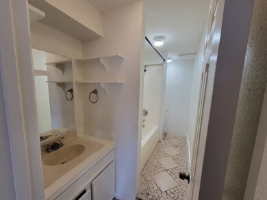 7124 Avenue I unit 2, Houston, TX 77011 - photo 4