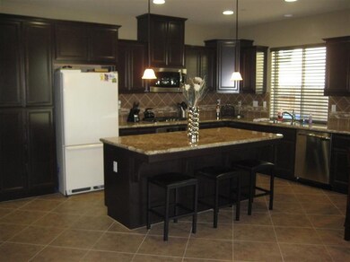 7045 E Ramona Way, Fresno, CA 93727 - photo 6