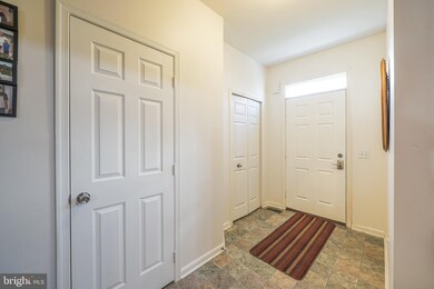 21229 Owls Nest Cir, Germantown, MD 20876 - photo 2