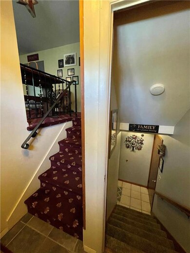 1306 Oakhurst Dr, Slatington, PA 18080 - photo 4