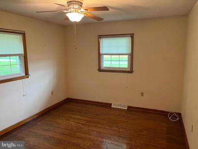 891 Stoneburner Rd, Edinburg, VA 22824 - photo 4